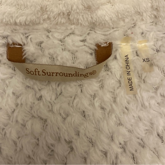 Women's White Robe - Picture 4 of 5